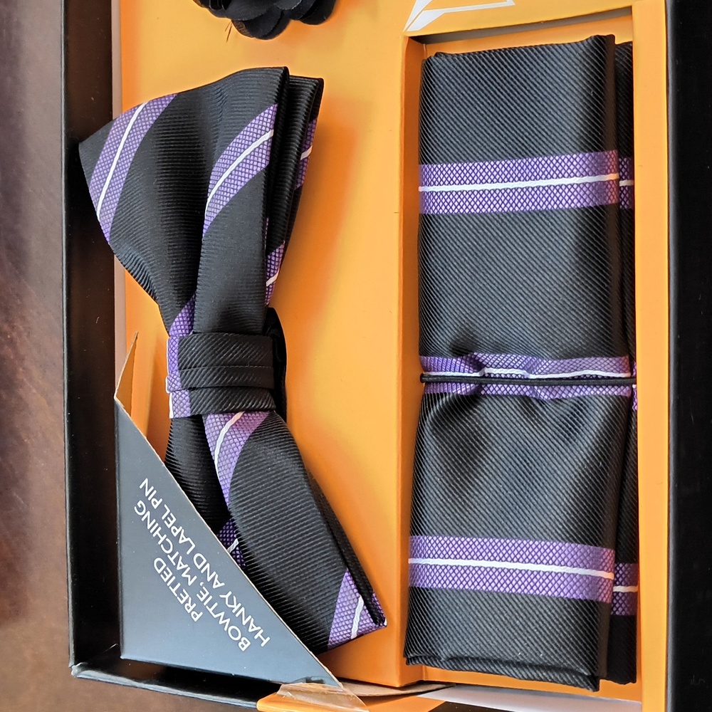 Men's pre-tied bowtie sets with hanky and lapel pin